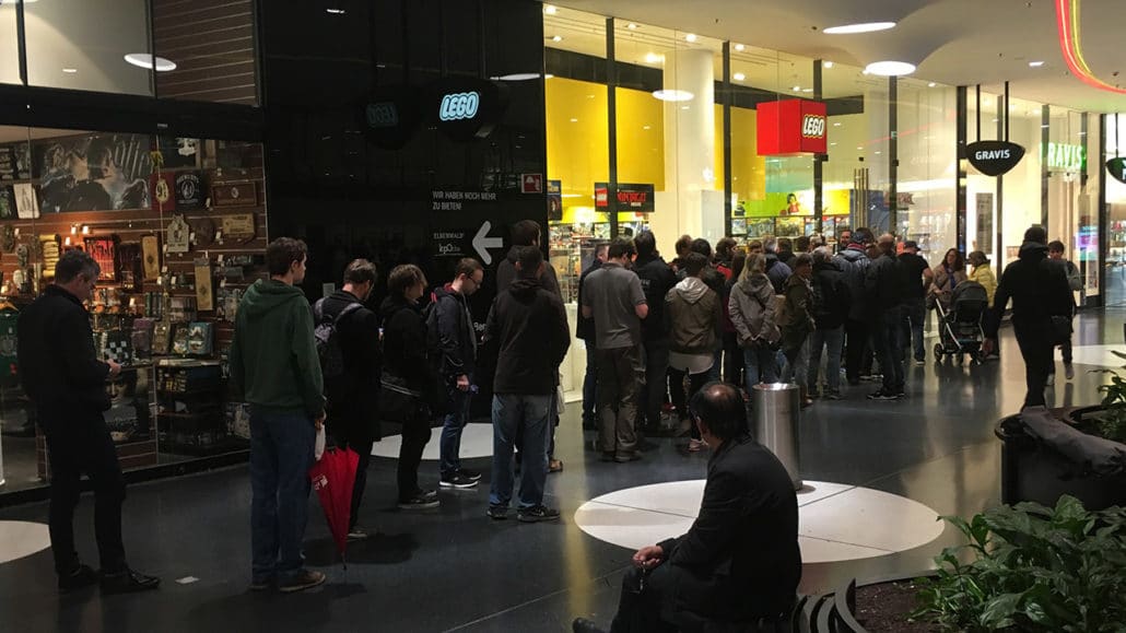LEGO Store Frankfurt VIP Verkauf Millennium Falcon LEGO Store Frankfurt VIP Verkauf Millennium Falcon