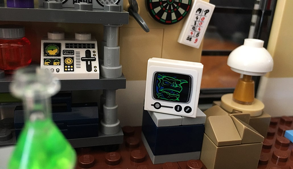 Ein schiefer Aufkleber im LEGO Ghostbuster Feuerwehr Hauptquartier