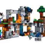 LEGO Minecraft 21147 The Bedrock Adventure