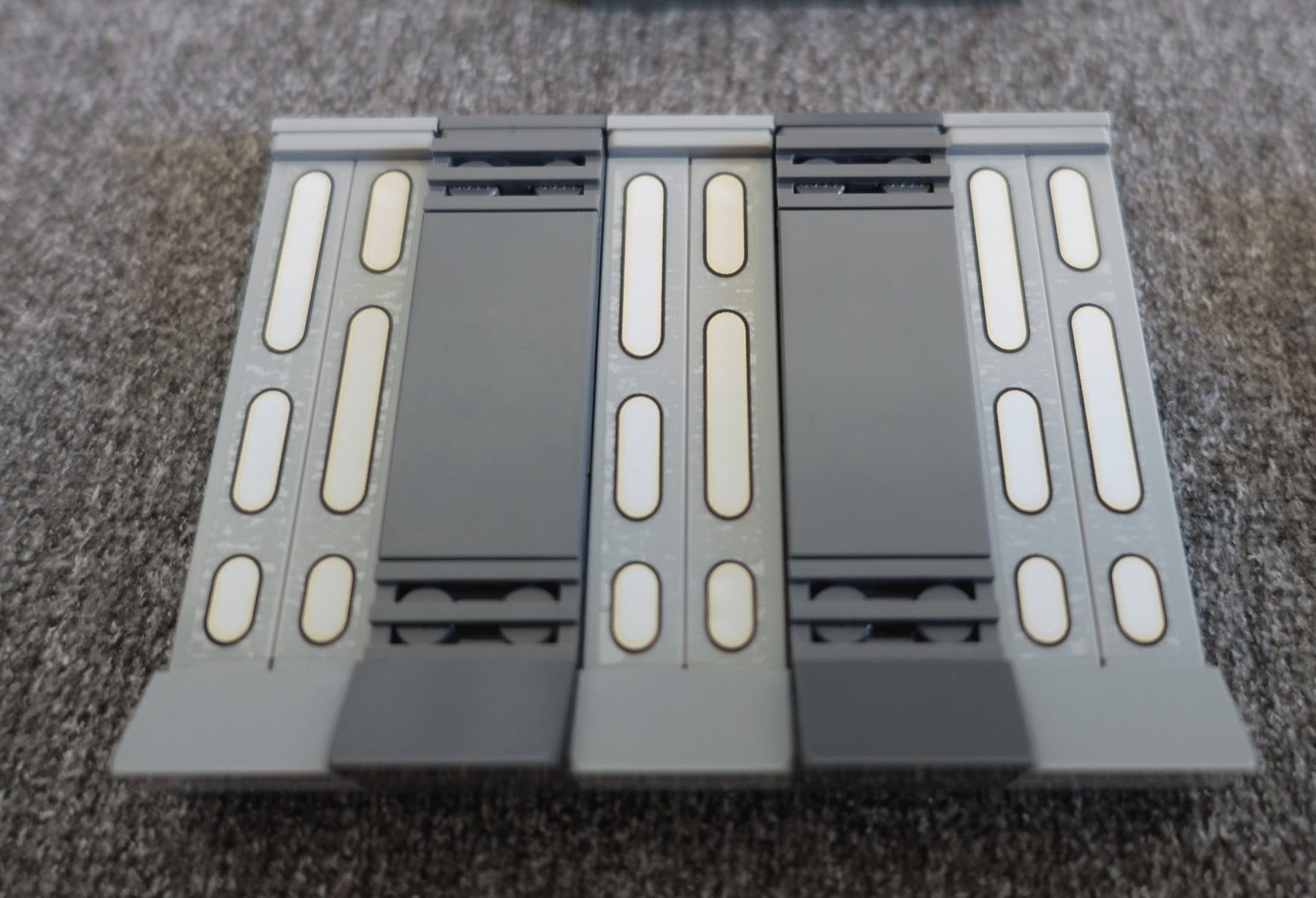 Wandpaneel der Unterkünfte mit Sticker des LEGO UCS Death Star
