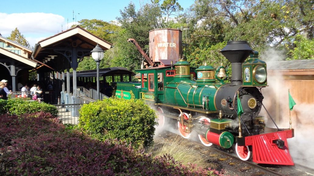 Ein Zug der World Disney World Railroad