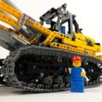 LEGO 8043 B-Modell: Größenvergleich mit Minifigur