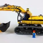 LEGO Technik 8043: Größenvergleich mit Minifigur