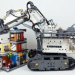 LEGO Technic 42100 Liebherr: Größenvergleich mit Stadthaus