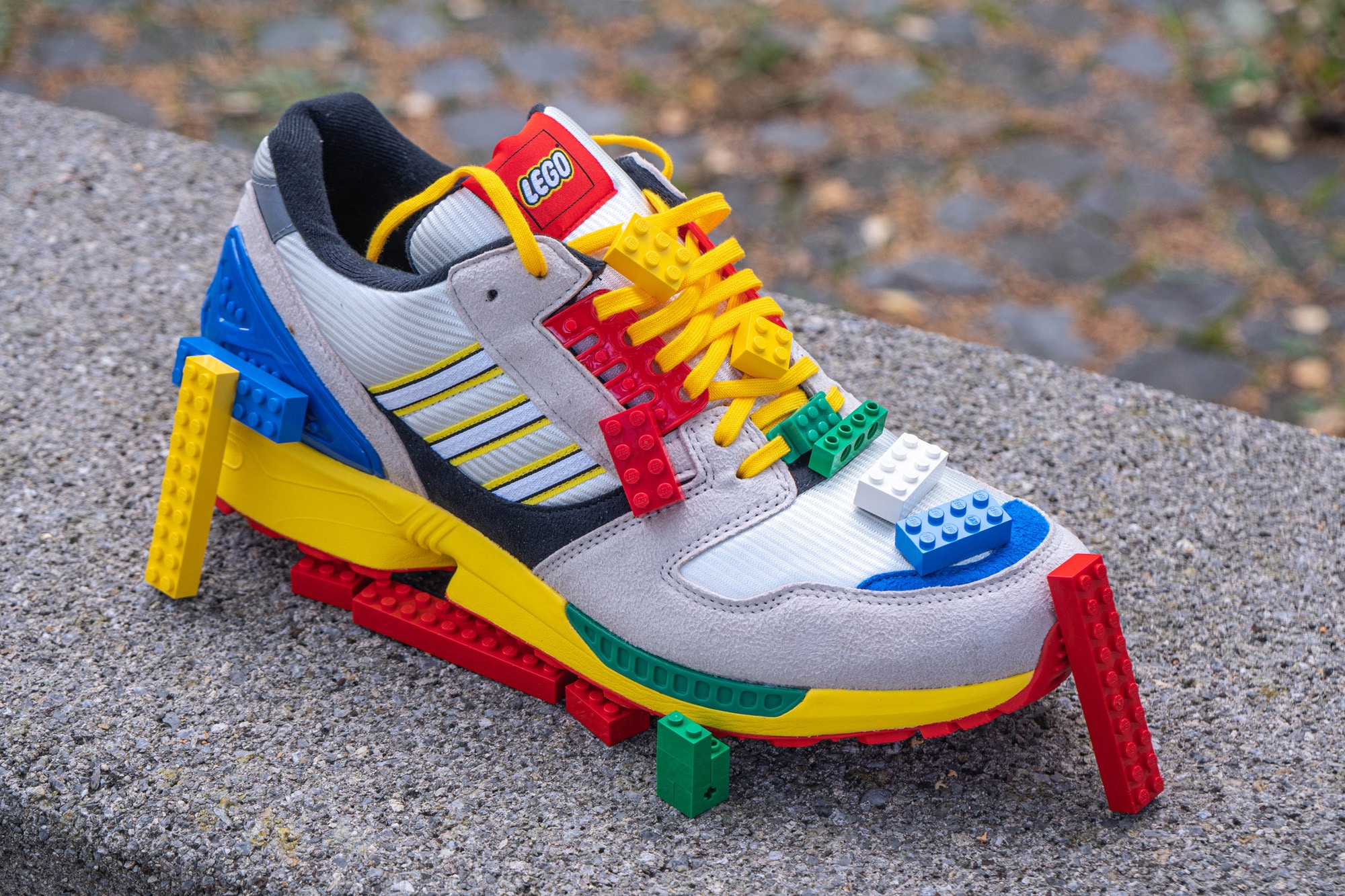 Locomotora Empuje hacia abajo Teoría básica LEGO x adidas ZX 8000 Sneaker im Review