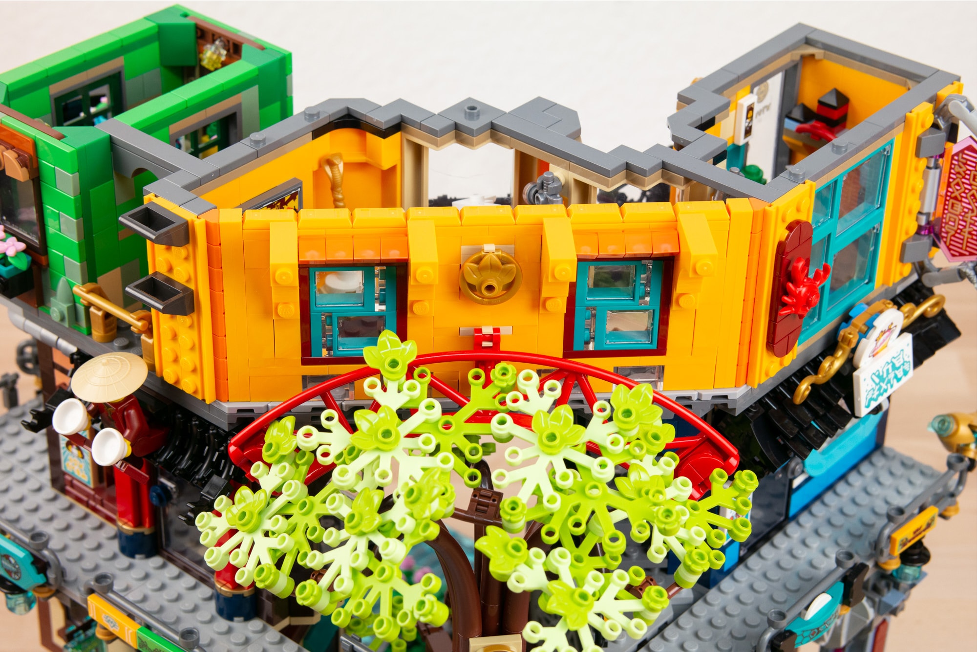 LEGO 71741 Ninjago City Gardens Museum01