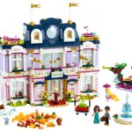 LEGO Friends 41684 Heartlake City Hotel 1