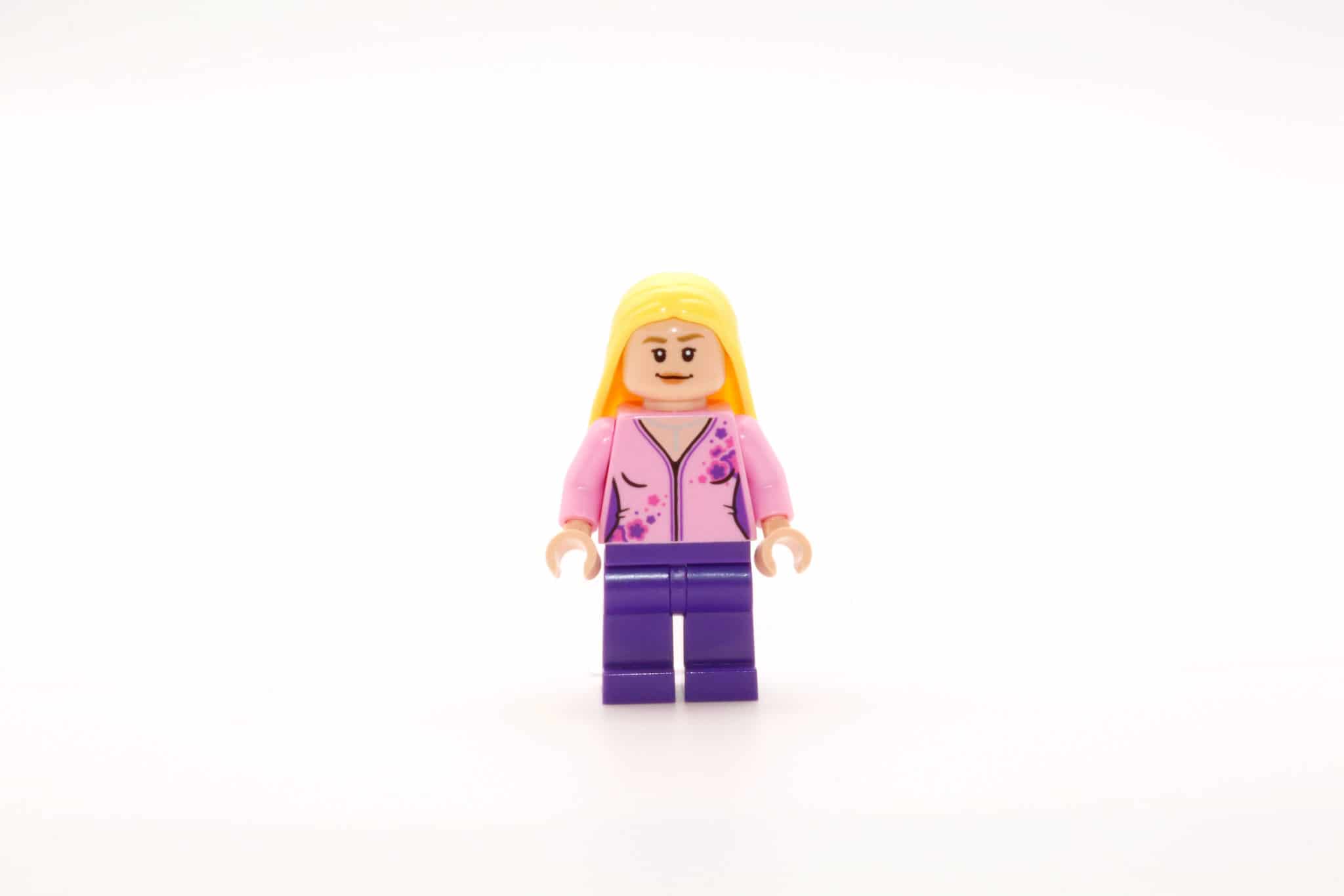 LEGO Friends 10292 The Friends Apartments Phoebe Front LEGO Friends 10292 The Friends Apartments Phoebe Front