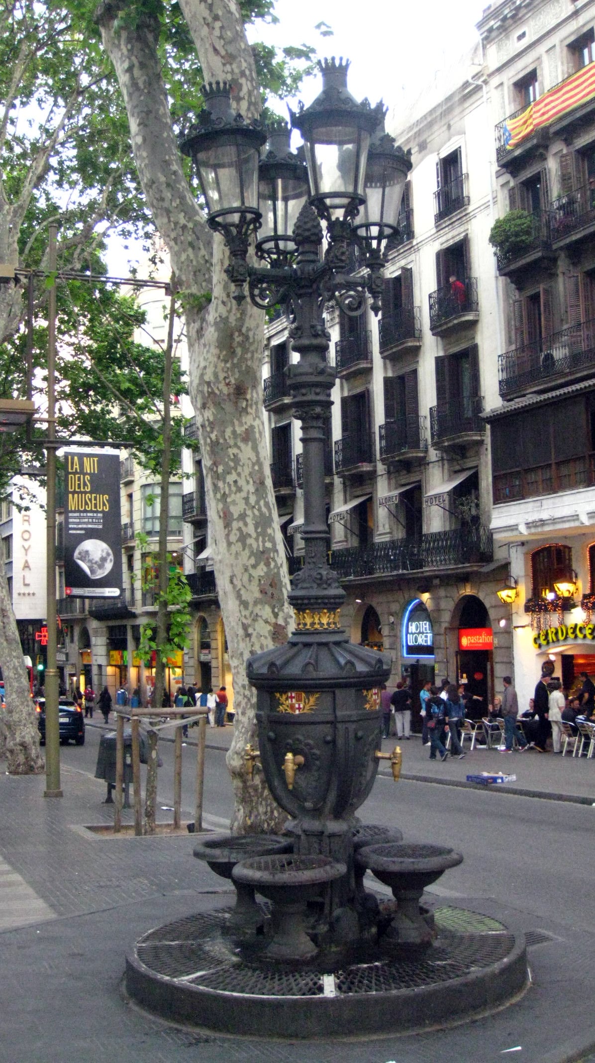 Barcelona Font De Canaletes A La Rambla