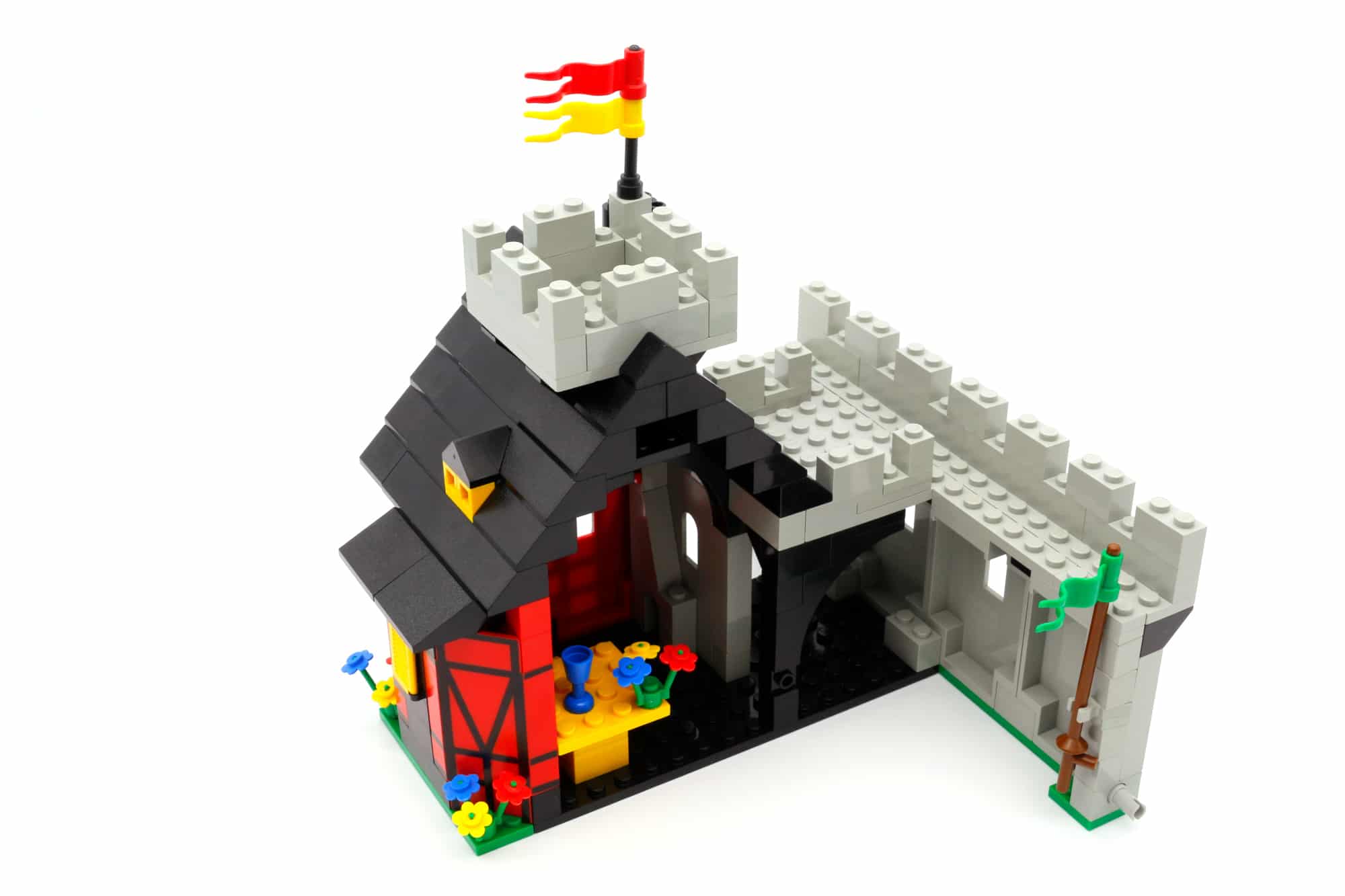 LEGO 10000 Guarded Inn 9