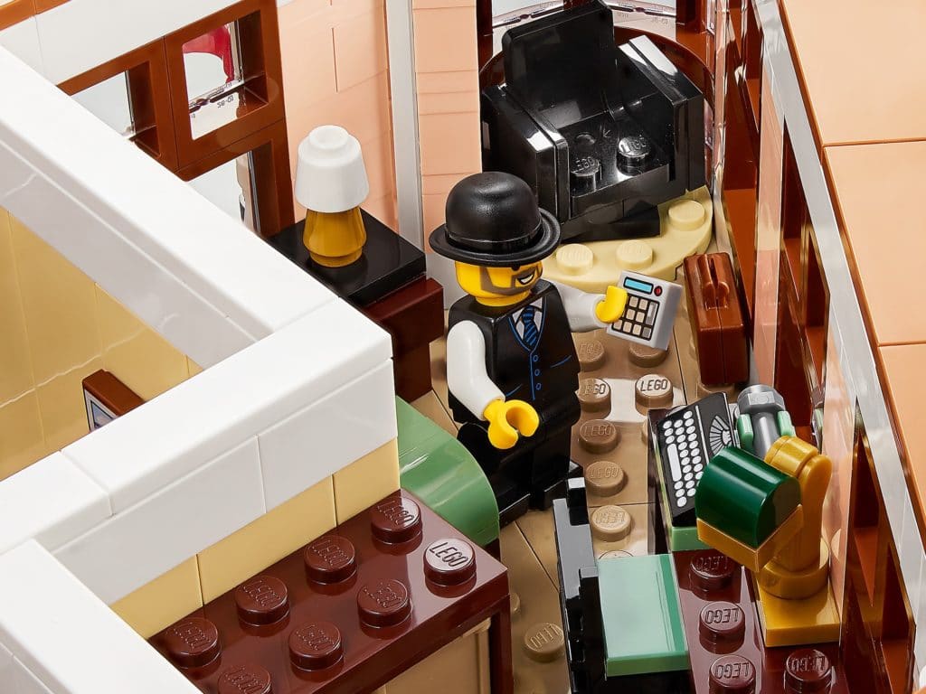 LEGO Creator Expert 10297 Boutique Hotel 7