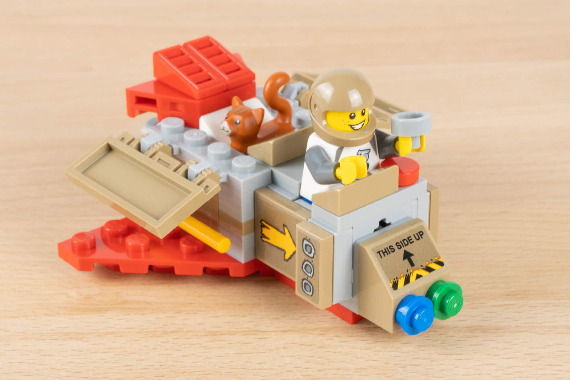LEGO 40533 Cardboard Spaceship Review 12