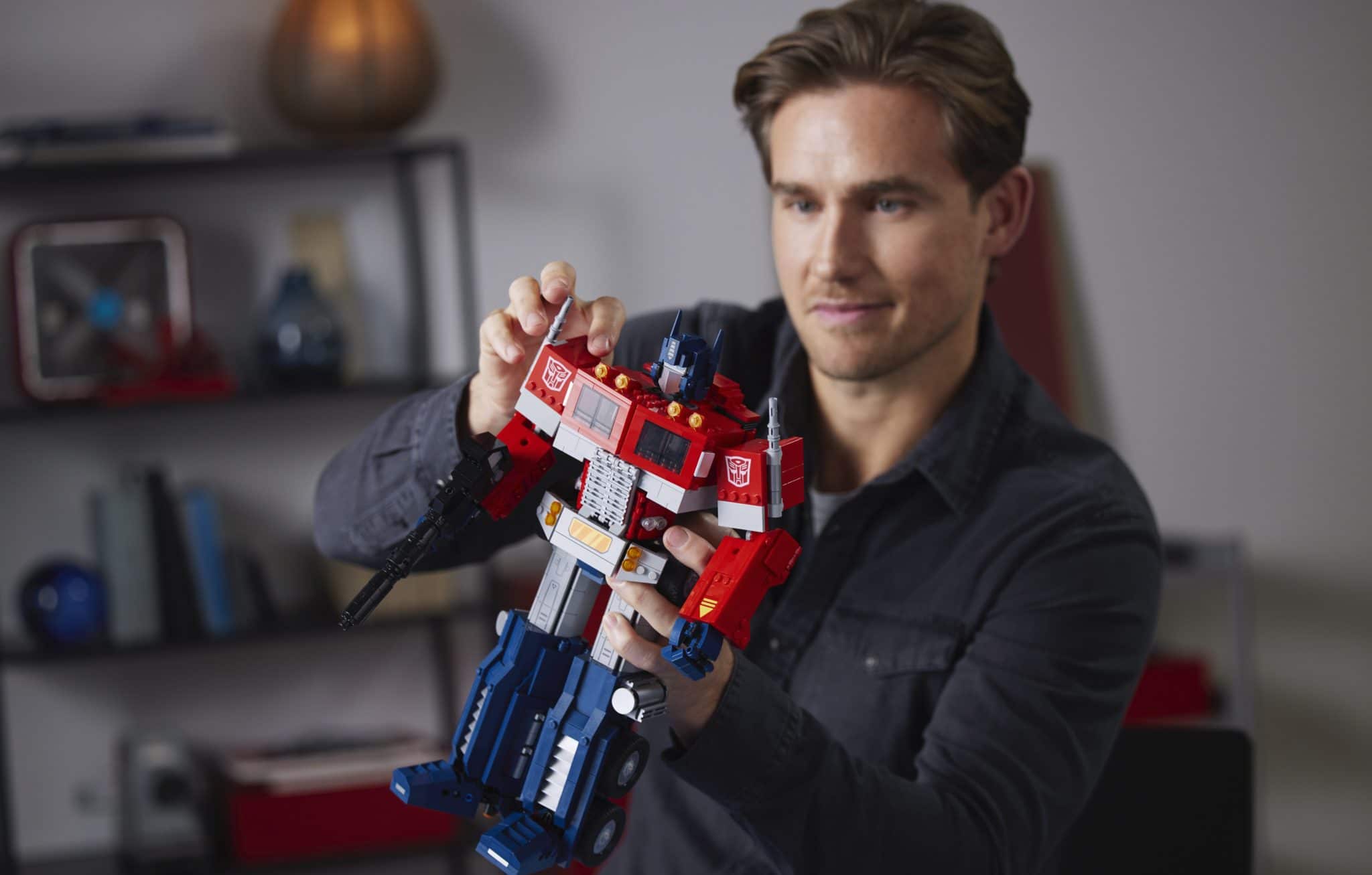 LEGO Transformers 10302 Optimus Prime (6)