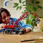 LEGO Technic 42144 Umschlagbagger 10