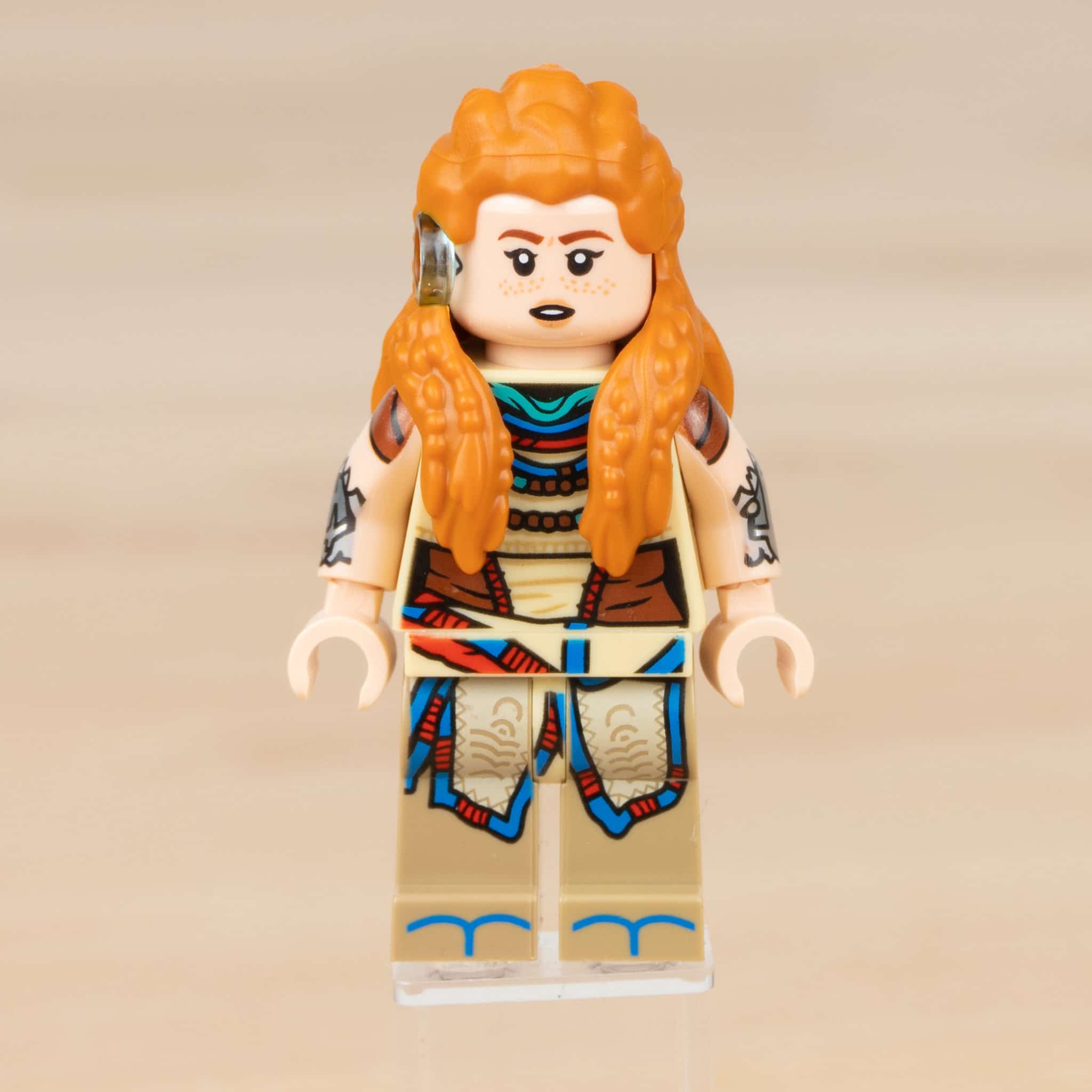 LEGO 76989 Horizon Langhals Review Aloy Minifigur 04