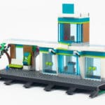 Review LEGO 60335 Bahnhof 37