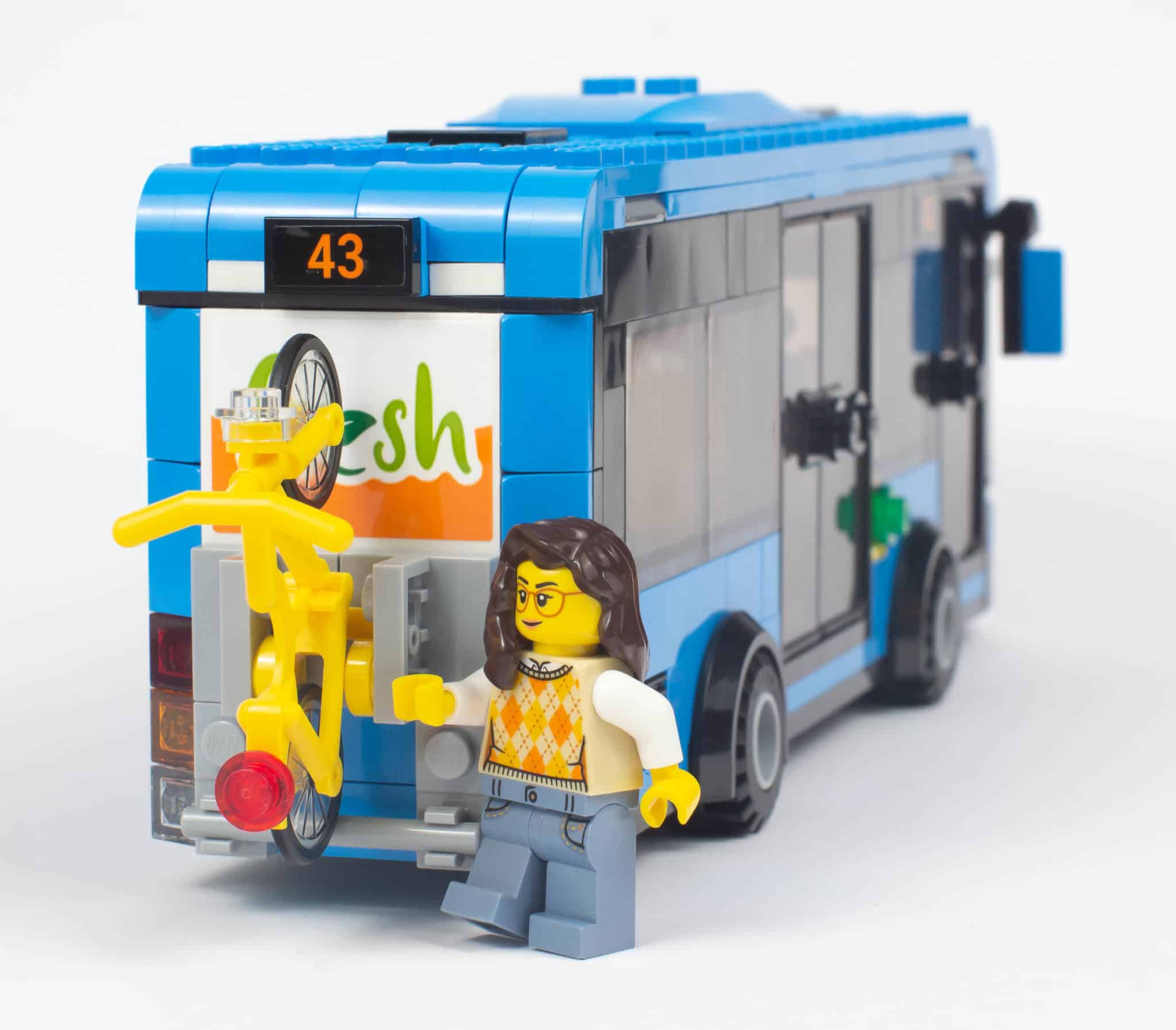 Review LEGO 60335 Bahnhof 45