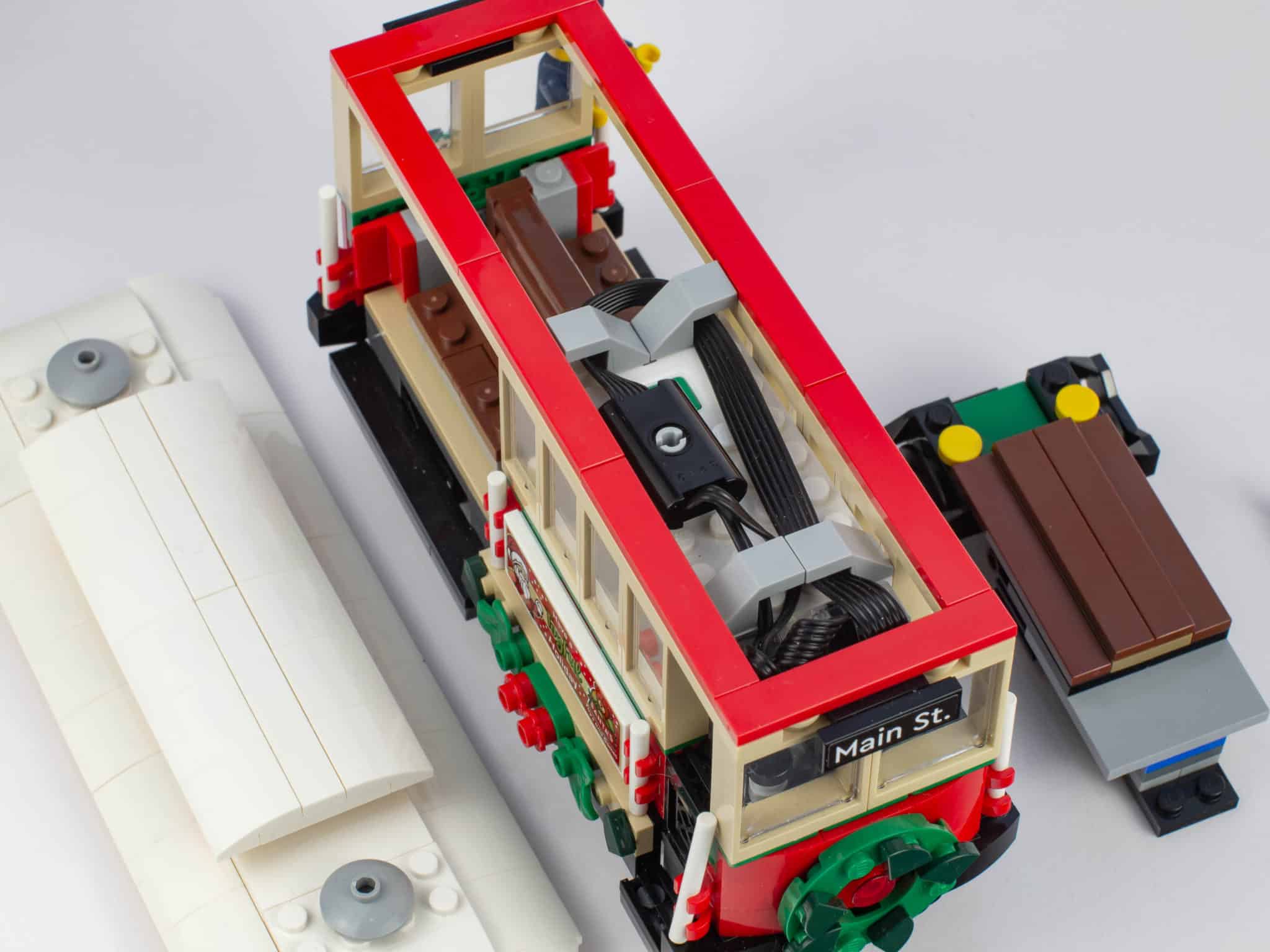 Review LEGO 10308 Holiday Main Street 77