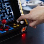 LEGO Icons 10323 Pac Man Arcade Machine Lifestyle Bilder (5)