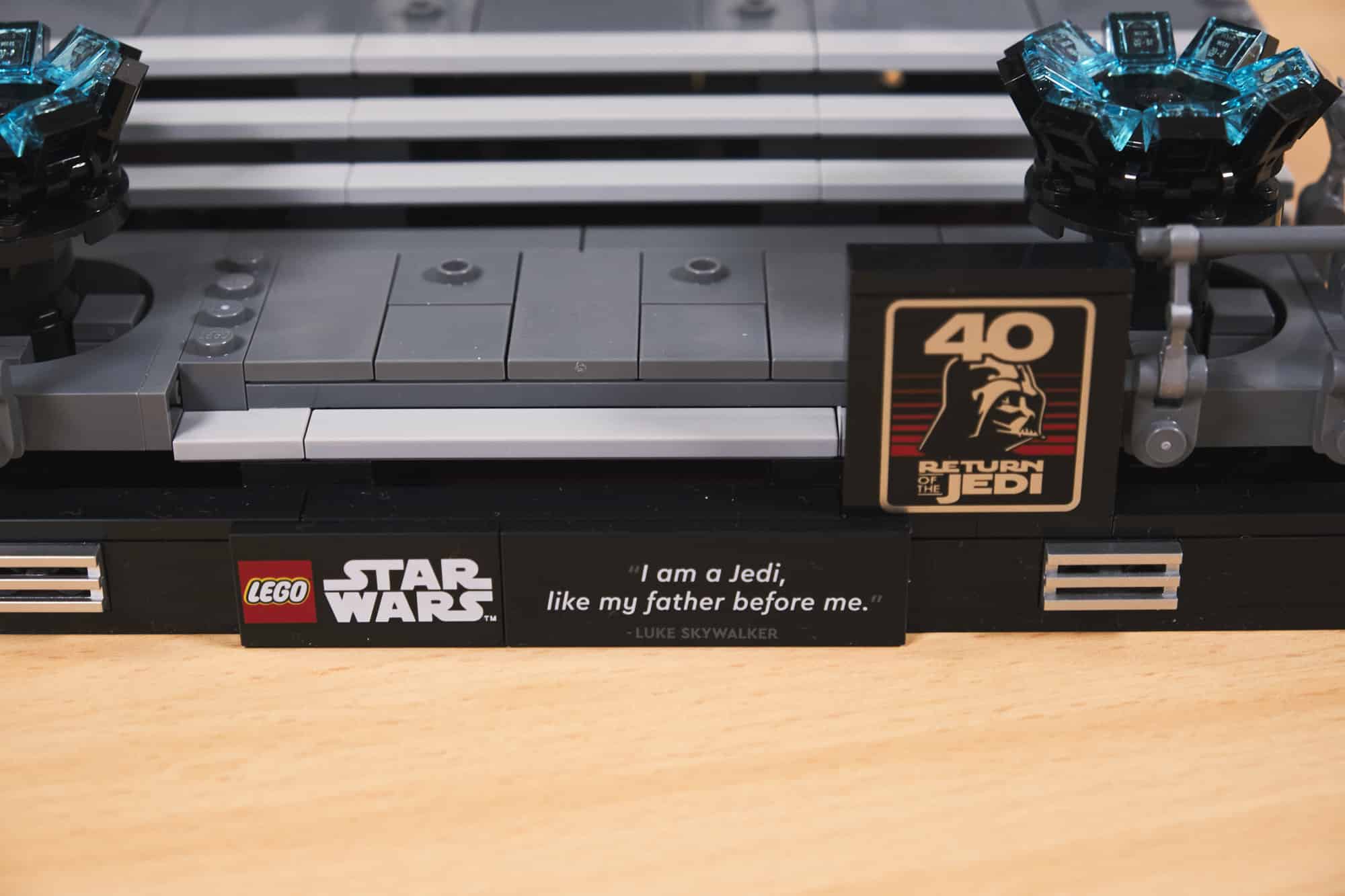 Review LEGO 75352 Thronsaal Des Imperators Diorama Plaketten