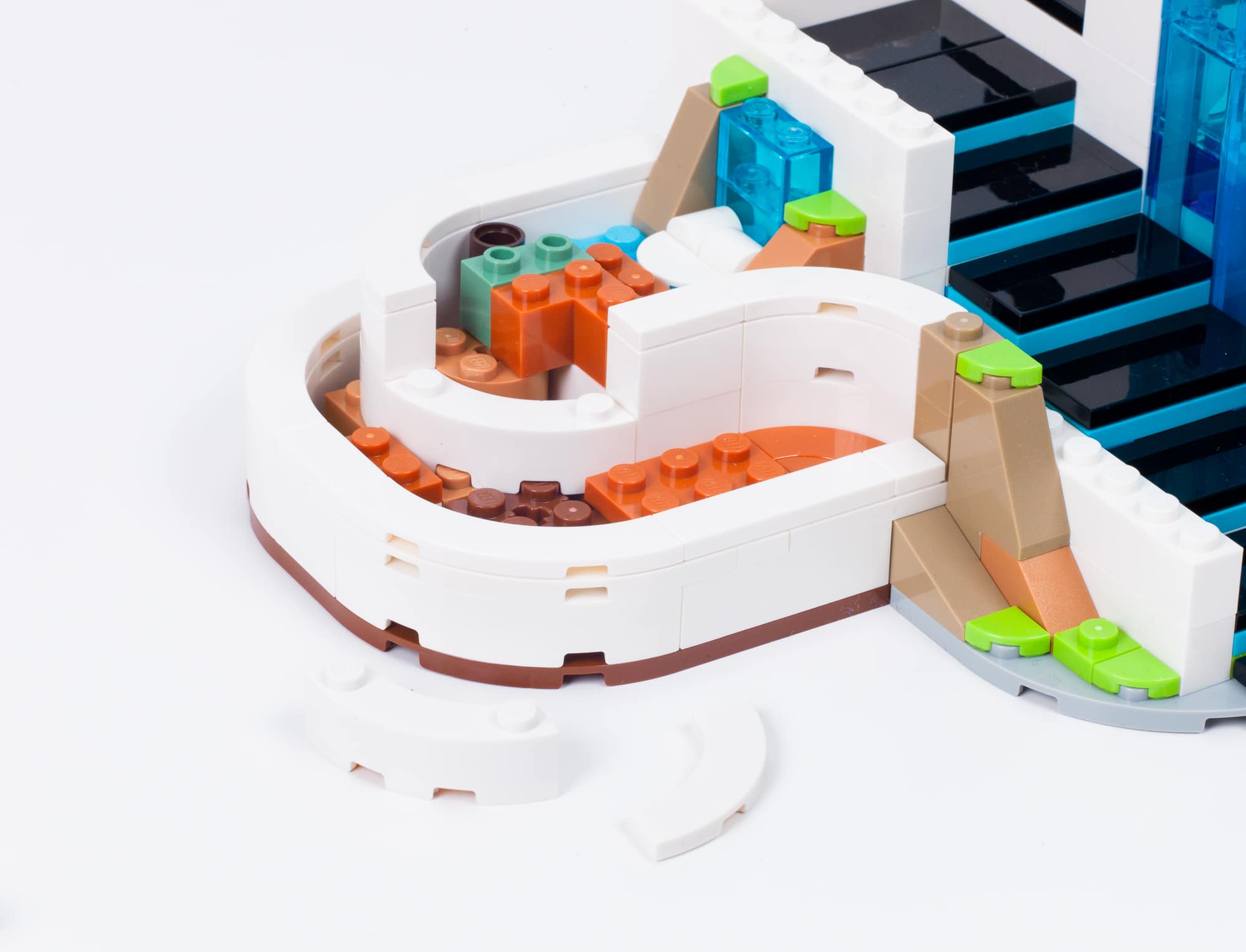 LEGO 42639 Andreas Moderne Villa Review 17