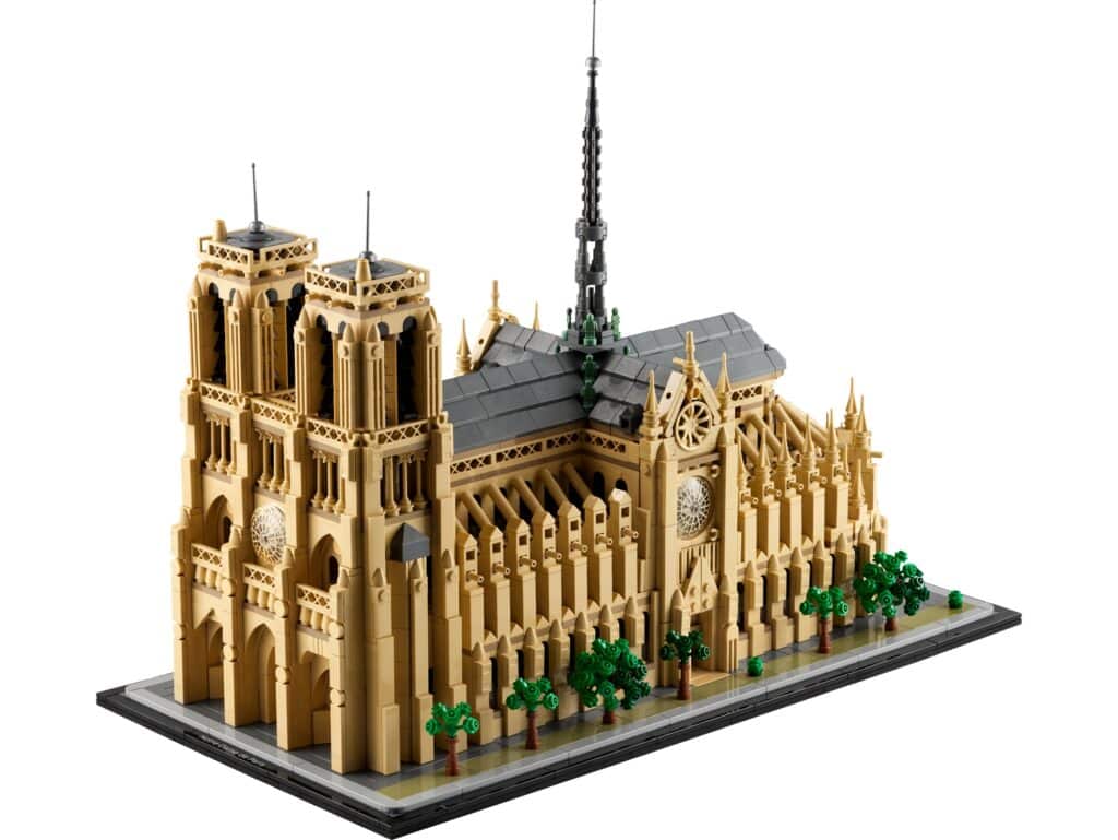 LEGO Architecture 21061 Notre Dame 1