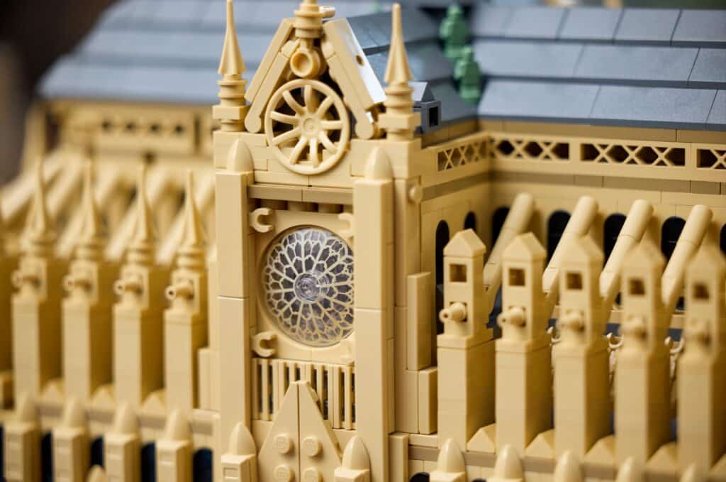 LEGO Architecture 21061 Notre Dame 14