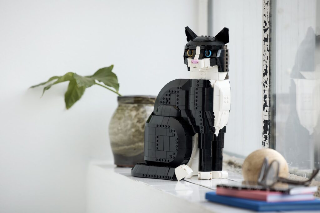 LEGO Ideas 21349 Schwarz Weisse Katze (6)