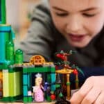 LEGO Wicked 75684 Willkommen In Emerald City 11