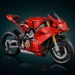 LEGO 42202 Ducati Panigale V4 S Motorrad 11