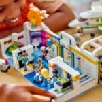 LEGO Friends 42656 Heartlake City Flughafen Mit Flugzeug 10