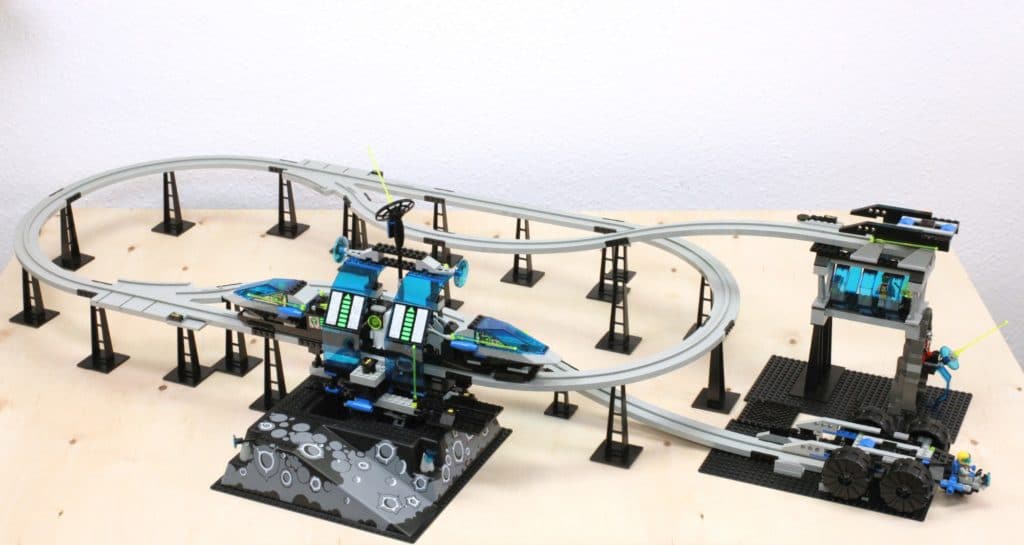 LEGO Unitron 6991 Monorail Transport Base Review (70)